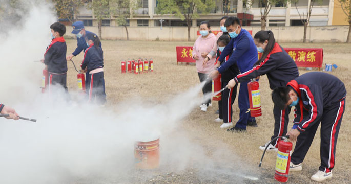 永城市副市长贾晓晖观摩学校消防应急疏散演练活动